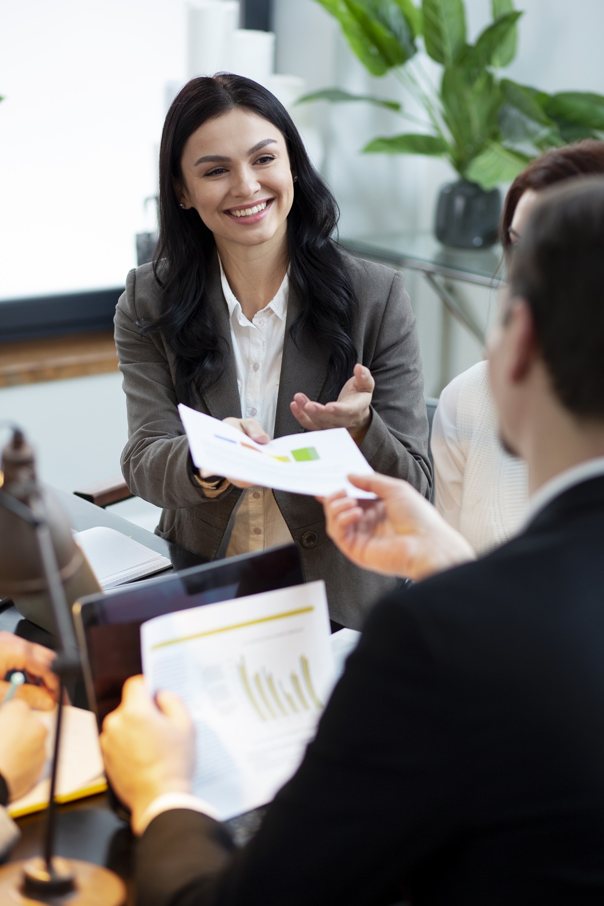 //www.darshrecruitment.com/wp-content/uploads/2024/01/close-up-smiley-people-working-together-1.jpg